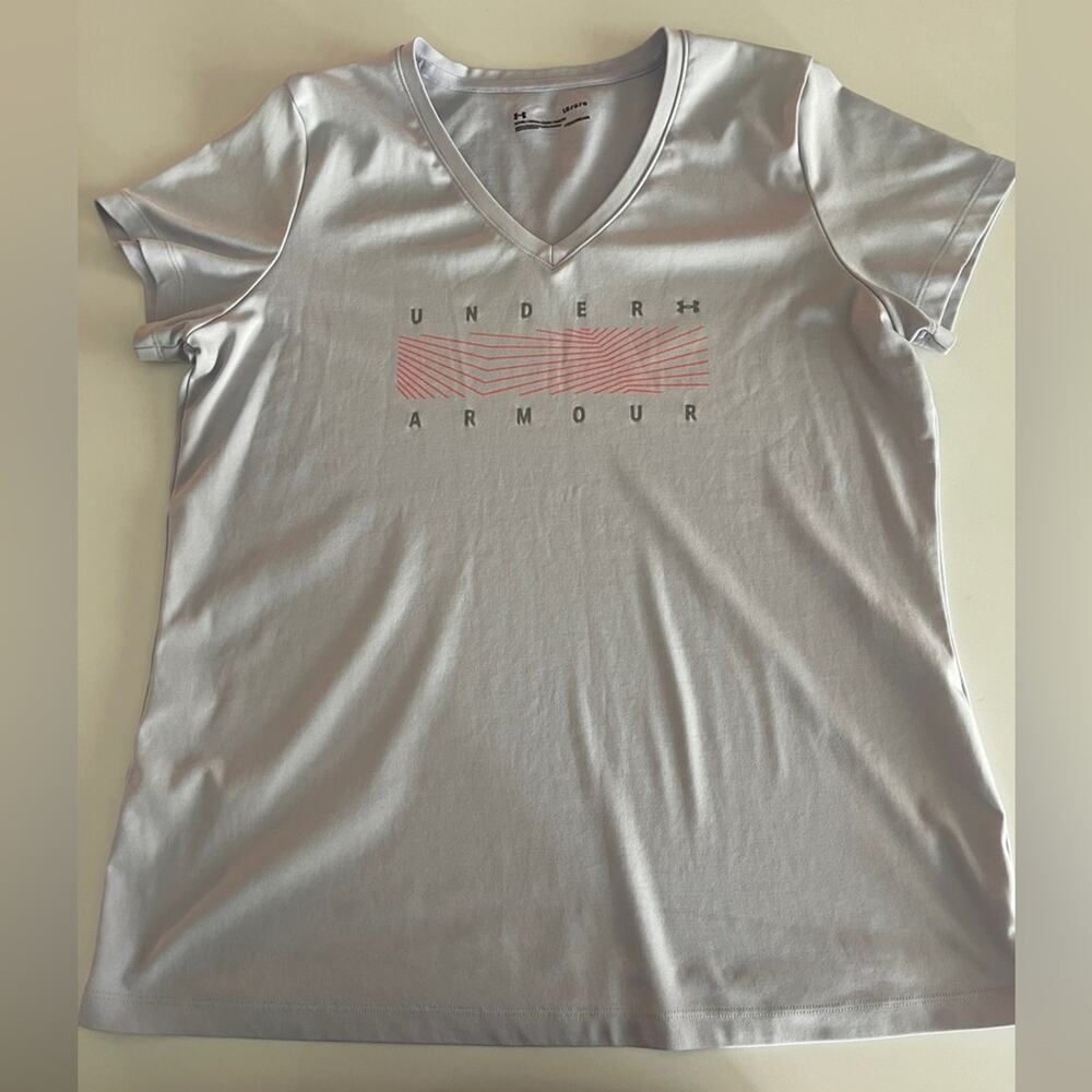 Under Armour Light Gray V-Neck T-Shirt Women's Size Large